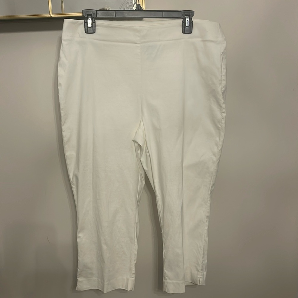 Chico’s Cropped Pants, White Size 1.5 (14) Elastic Waist